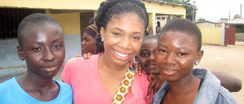 UW Tacoma Global Honors student Lakeisha Davis (center) with children from Ghana.